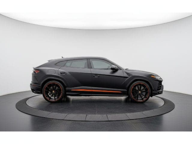 2022 Lamborghini Urus — detail