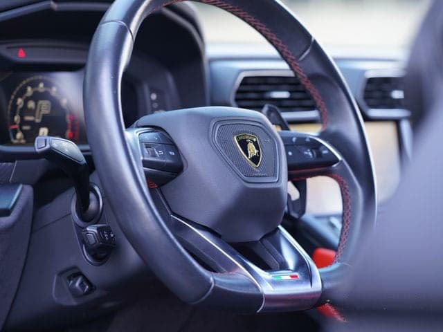 2022 Lamborghini Urus — detail