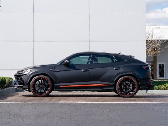 2022 Lamborghini Urus — detail