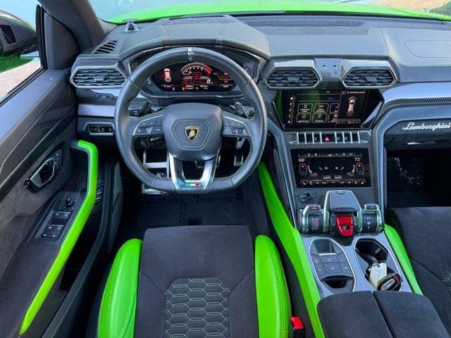 2021 Lamborghini Urus — detail